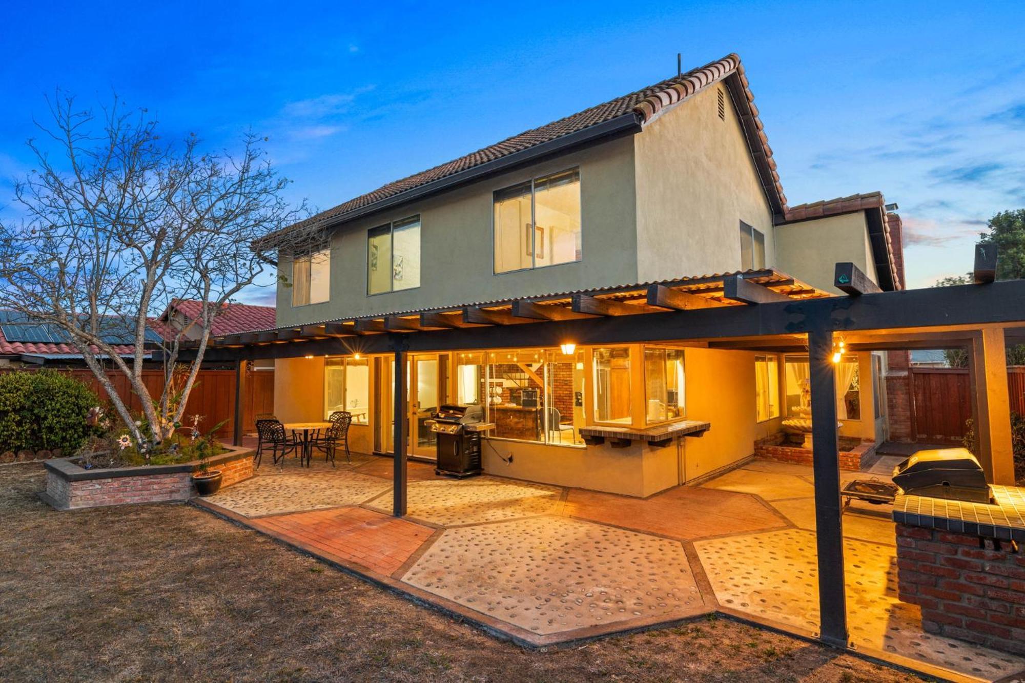 Mira Mesa Family Retreat 4br With Balcony And Firepit *