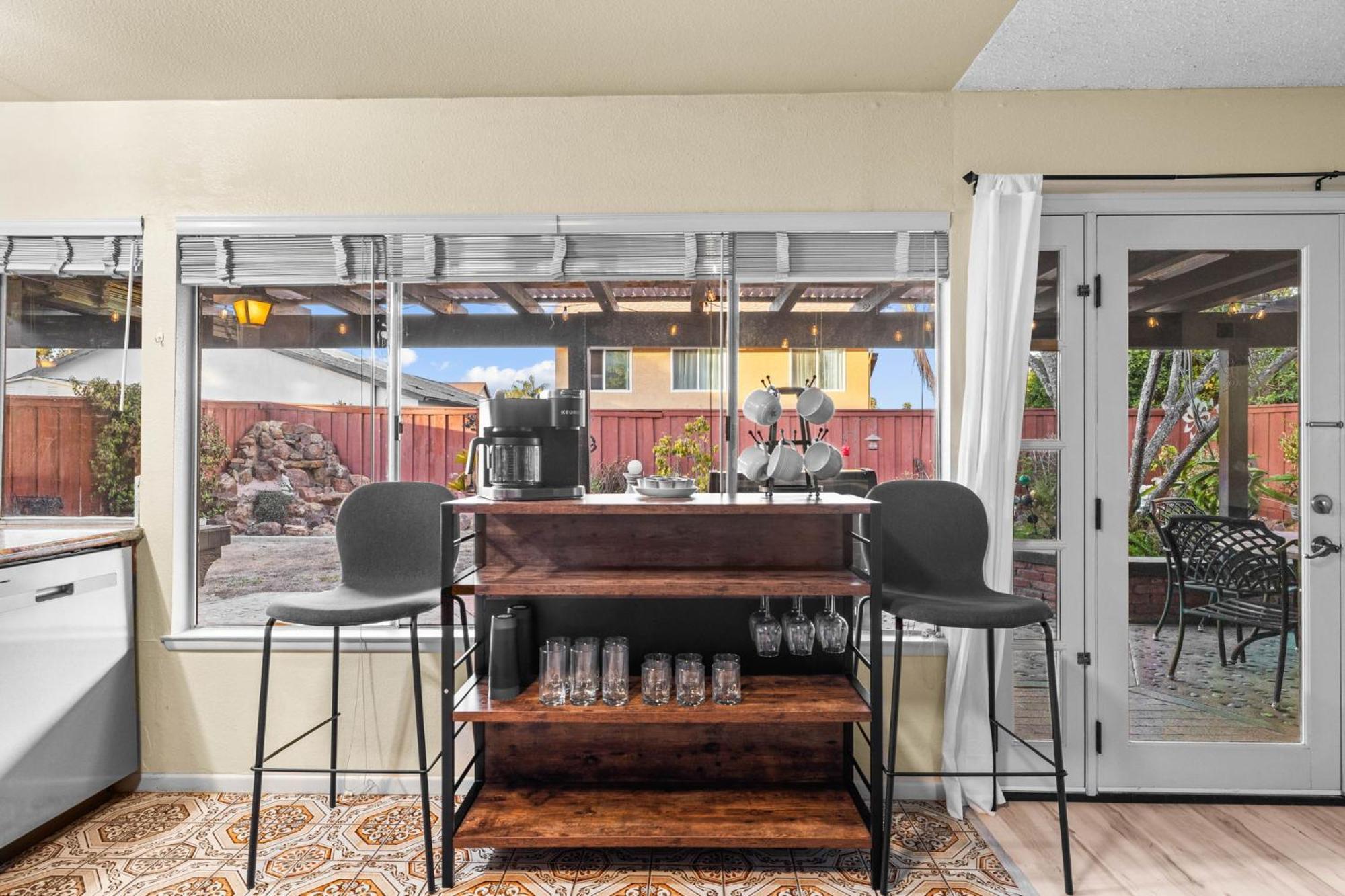 Villa Mira Mesa Family Retreat 4br With Balcony And Firepit *