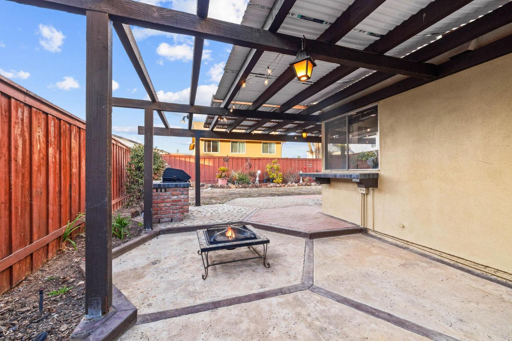 Villa Mira Mesa Family Retreat 4br With Balcony And Firepit San Diego