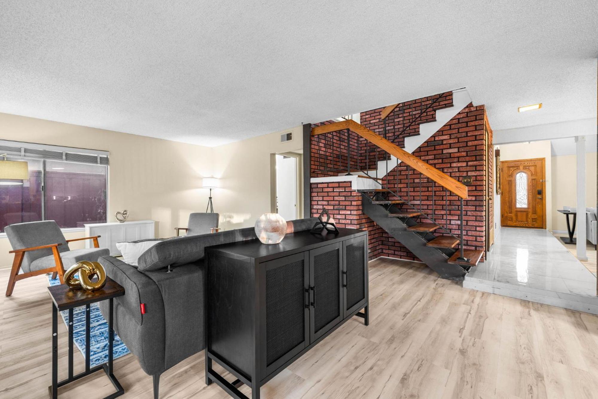 Mira Mesa Family Retreat 4br With Balcony And Firepit