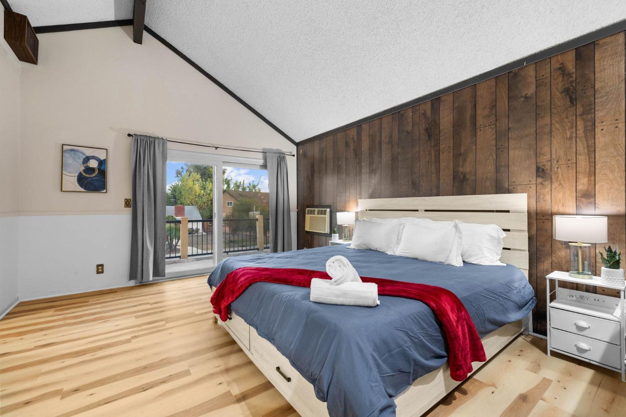 Villa Mira Mesa Family Retreat 4br With Balcony And Firepit