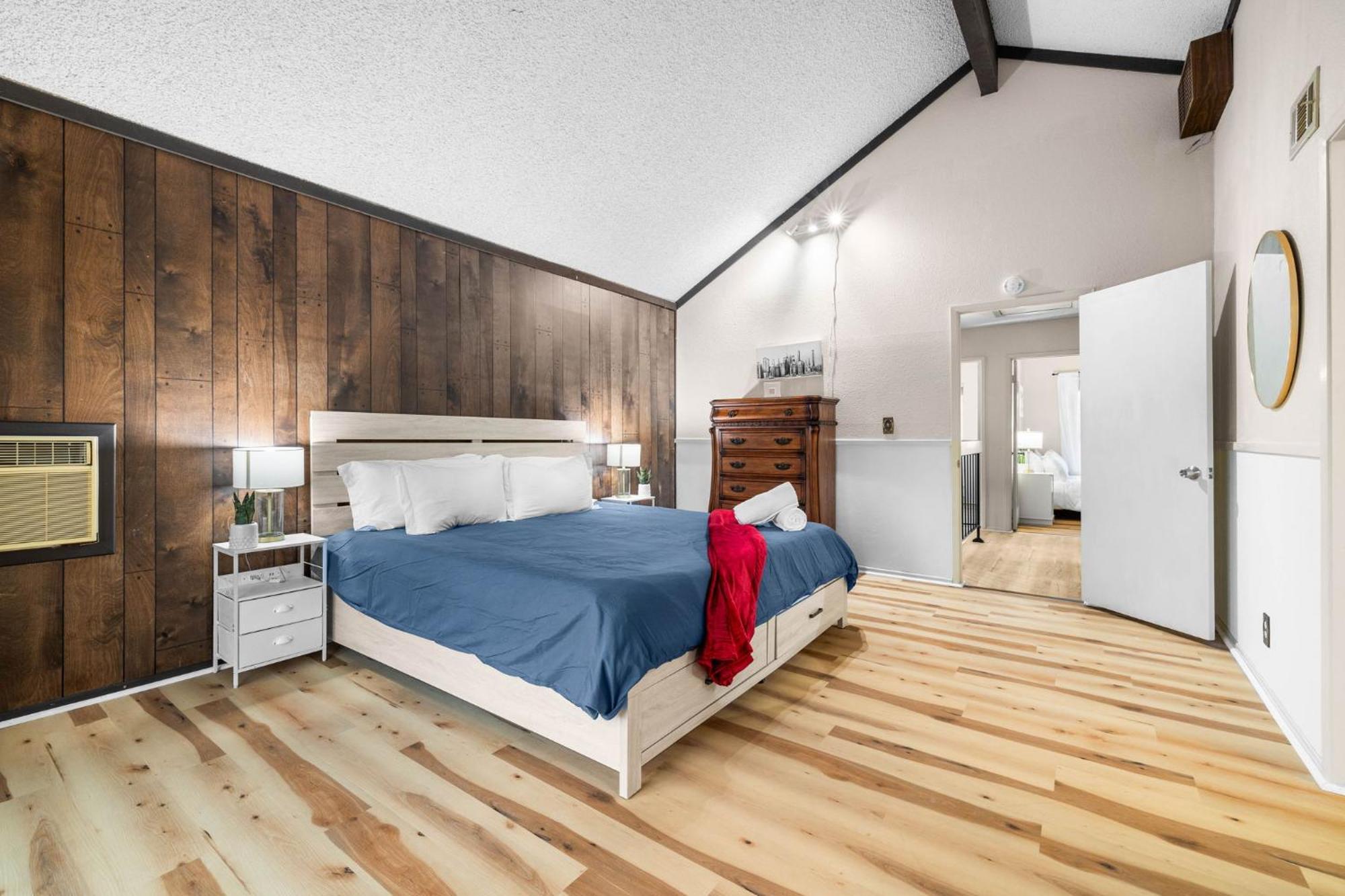 Villa Mira Mesa Family Retreat 4br With Balcony And Firepit