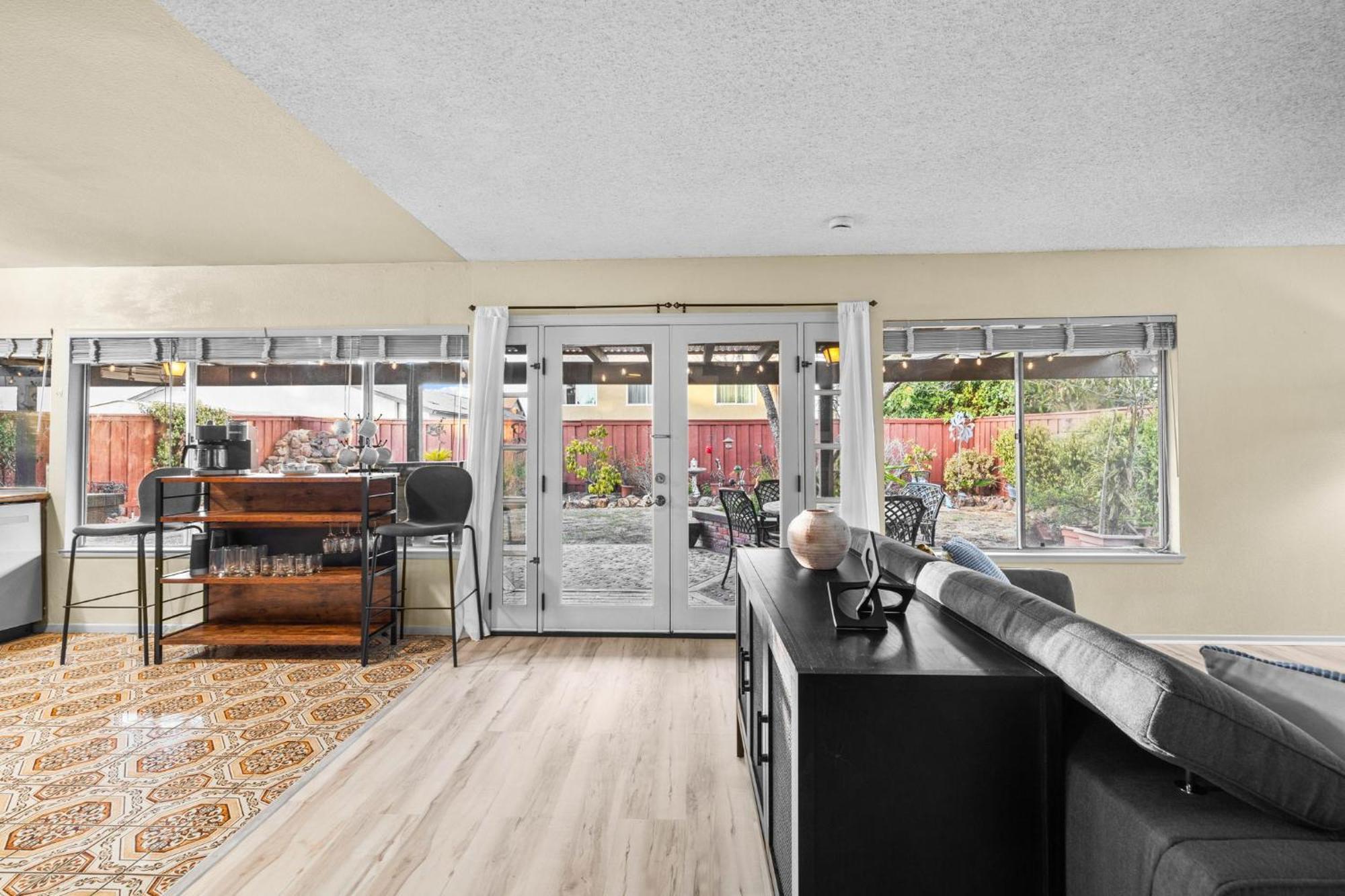 Villa Mira Mesa Family Retreat 4br With Balcony And Firepit San Diego