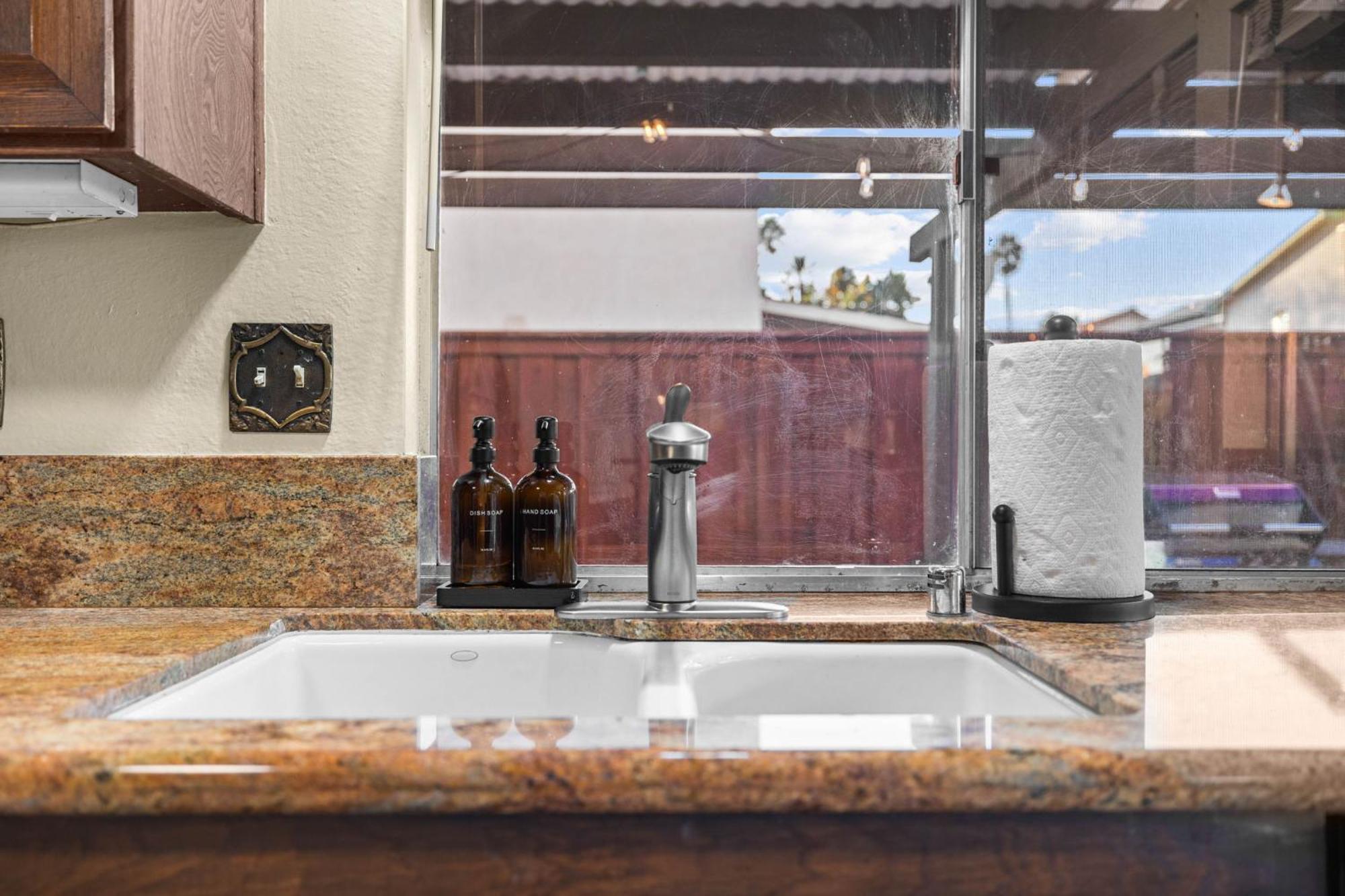 Villa Mira Mesa Family Retreat 4br With Balcony And Firepit