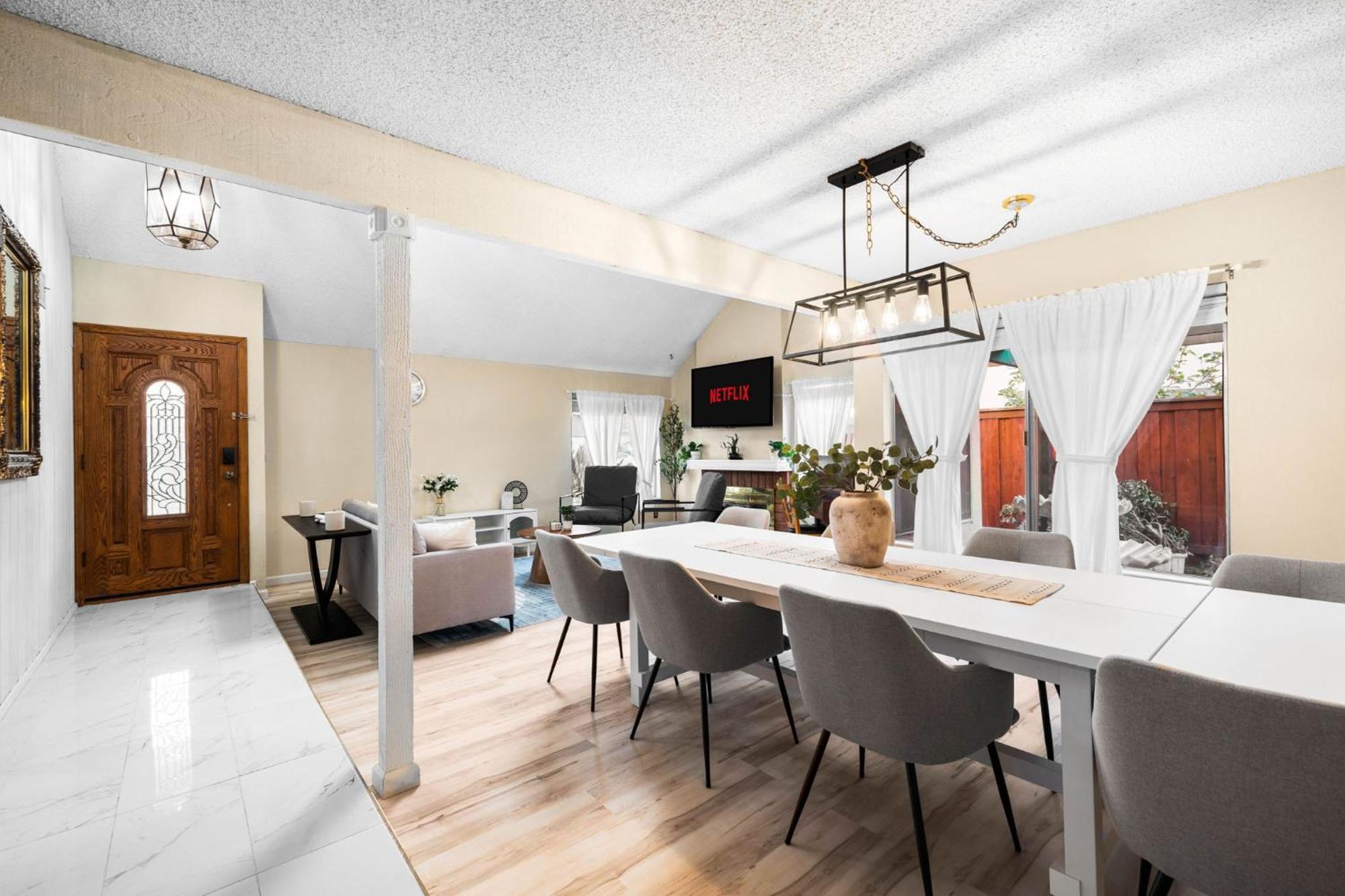 Villa Mira Mesa Family Retreat 4br With Balcony And Firepit