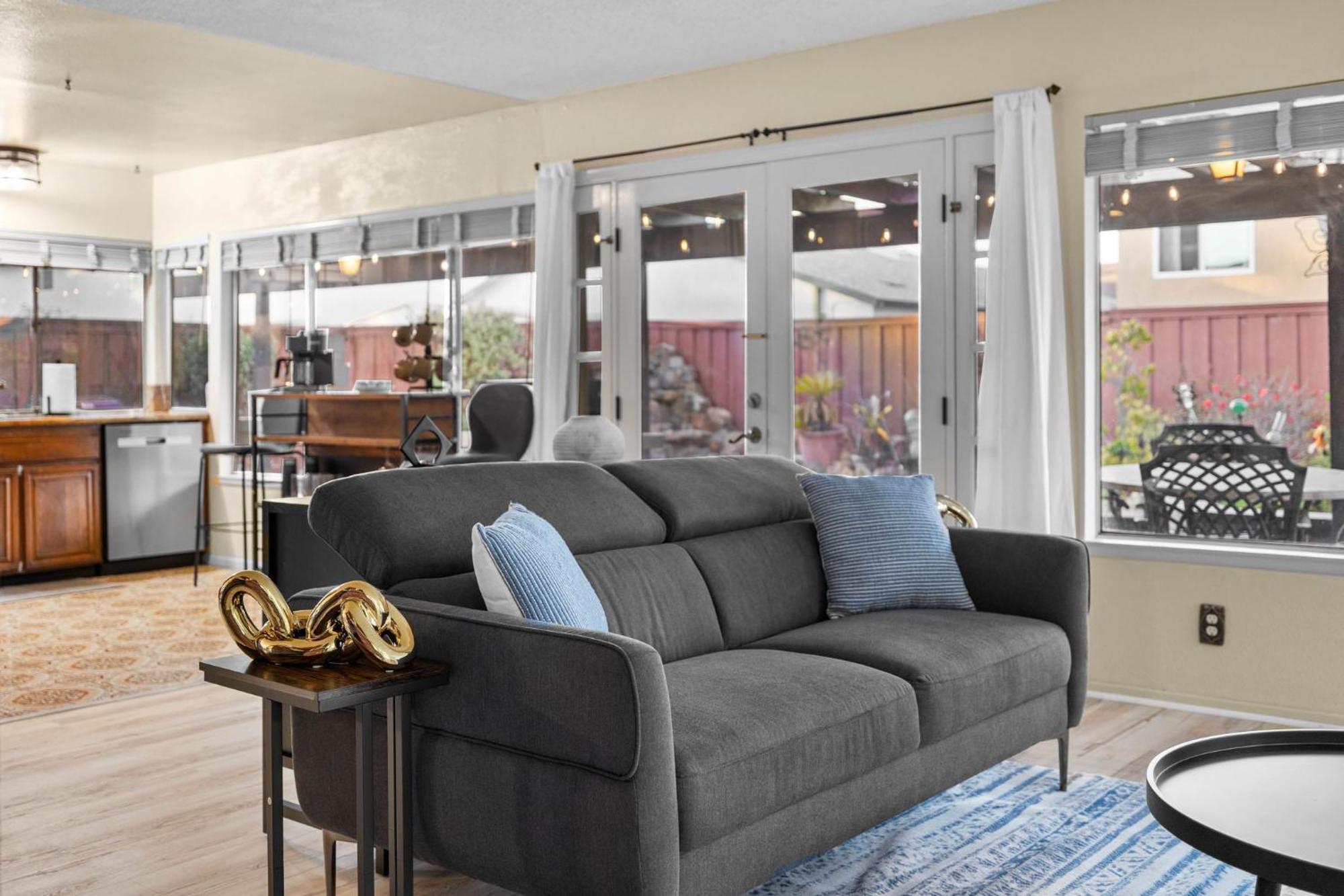 Mira Mesa Family Retreat 4br With Balcony And Firepit *