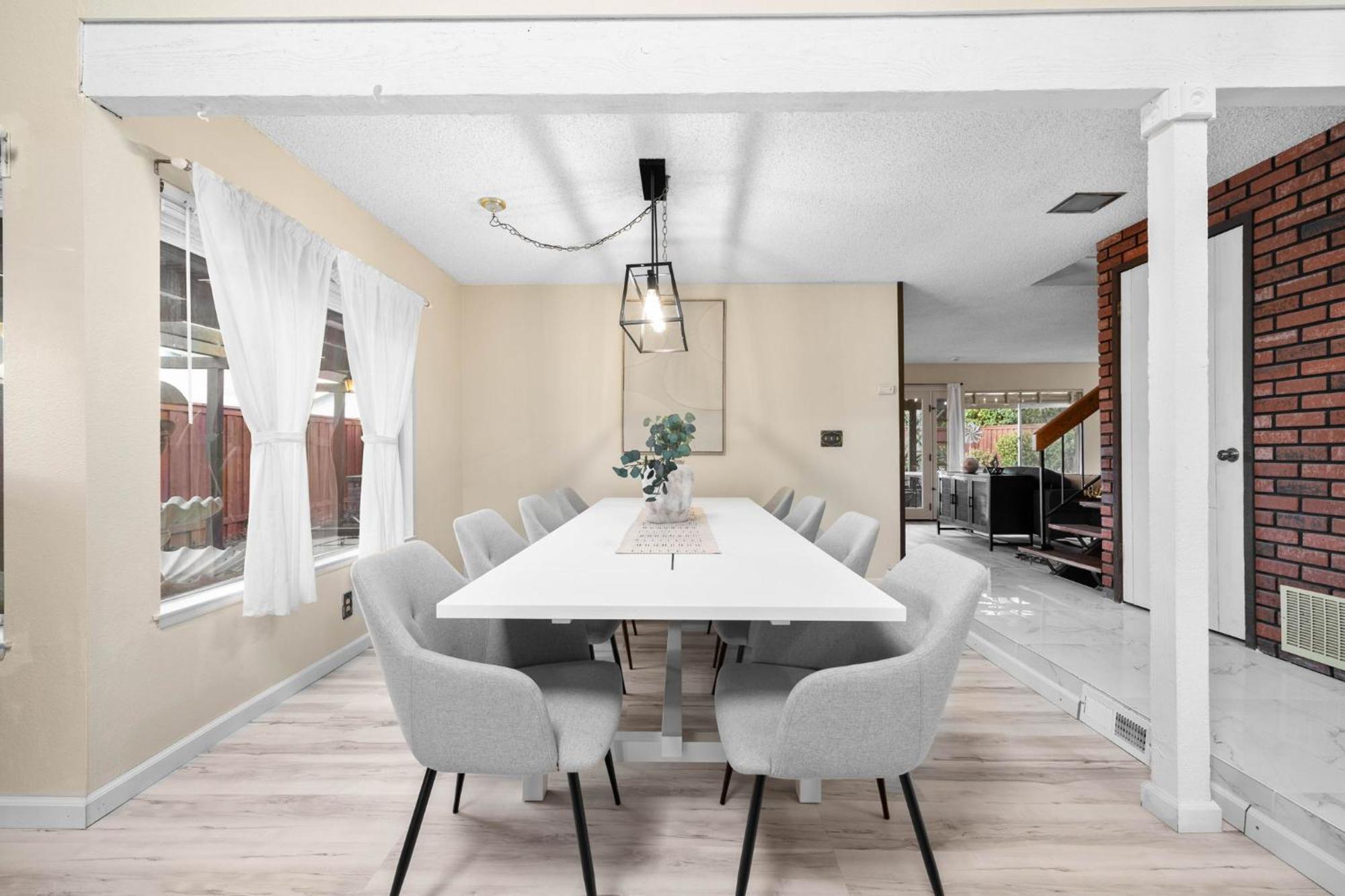 Villa Mira Mesa Family Retreat 4br With Balcony And Firepit