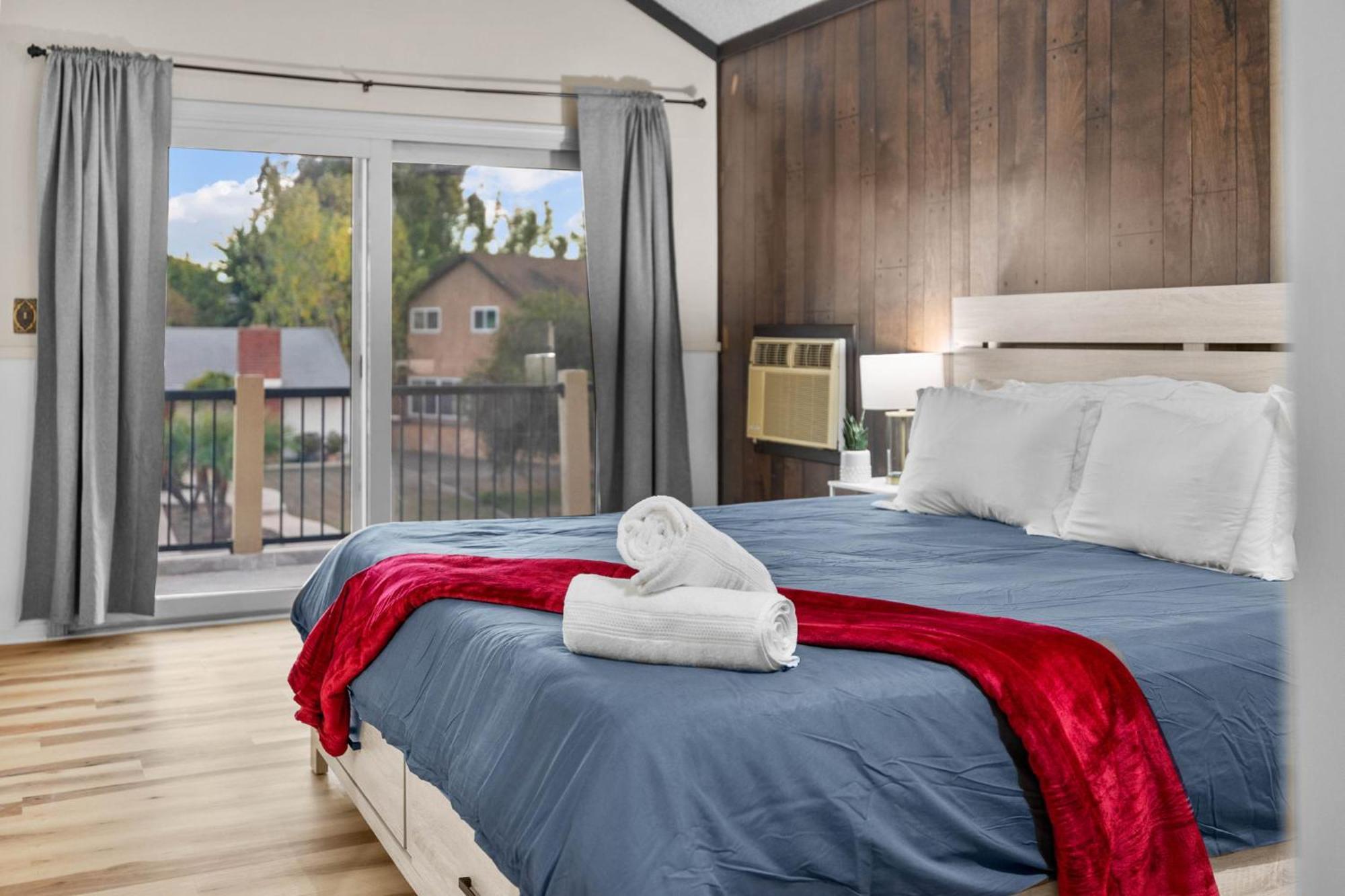 Mira Mesa Family Retreat 4br With Balcony And Firepit