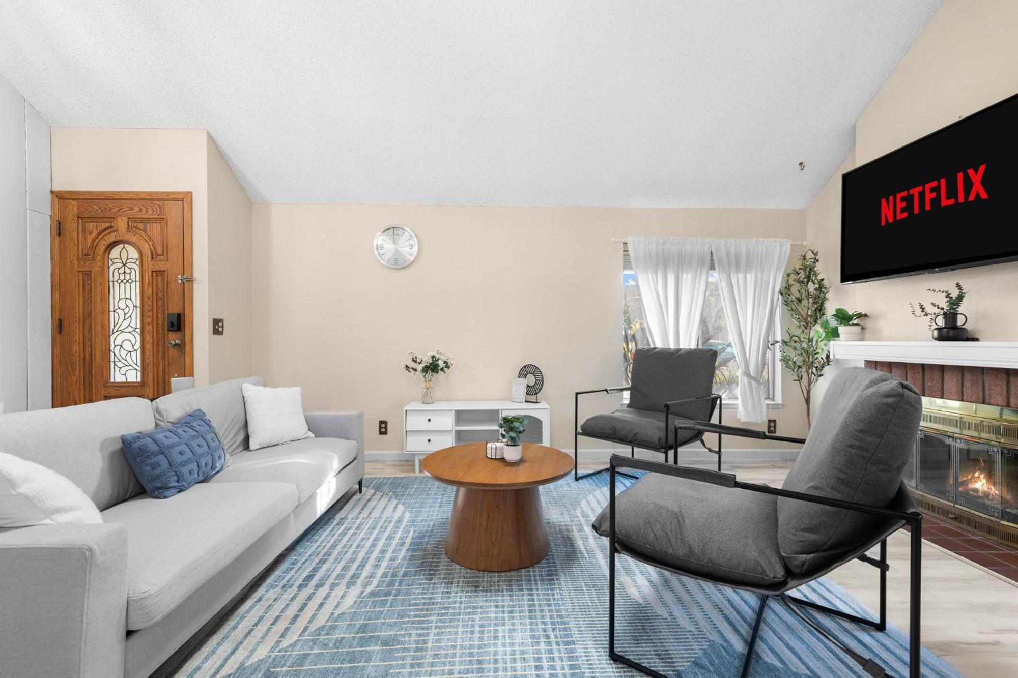 Mira Mesa Family Retreat 4br With Balcony And Firepit Villa