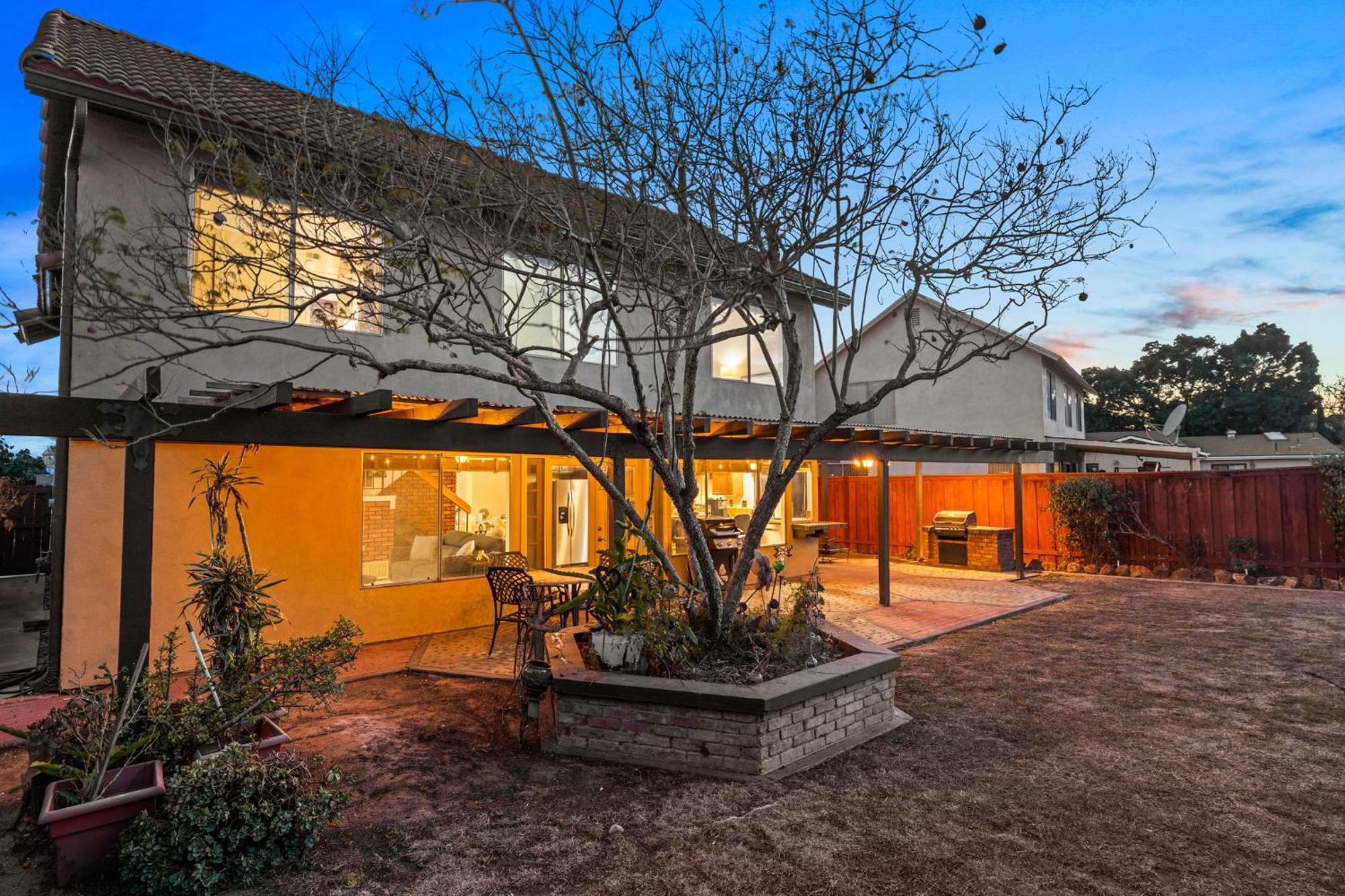 Villa Mira Mesa Family Retreat 4br With Balcony And Firepit