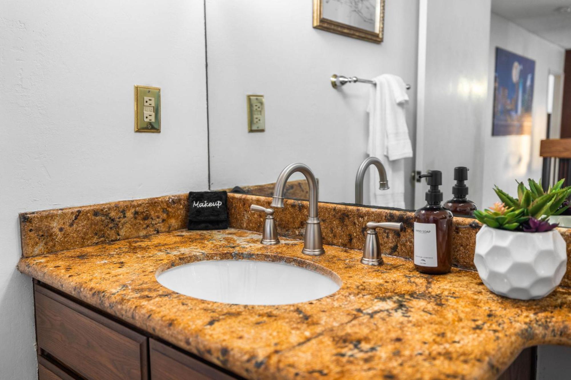 Mira Mesa Family Retreat 4br With Balcony And Firepit