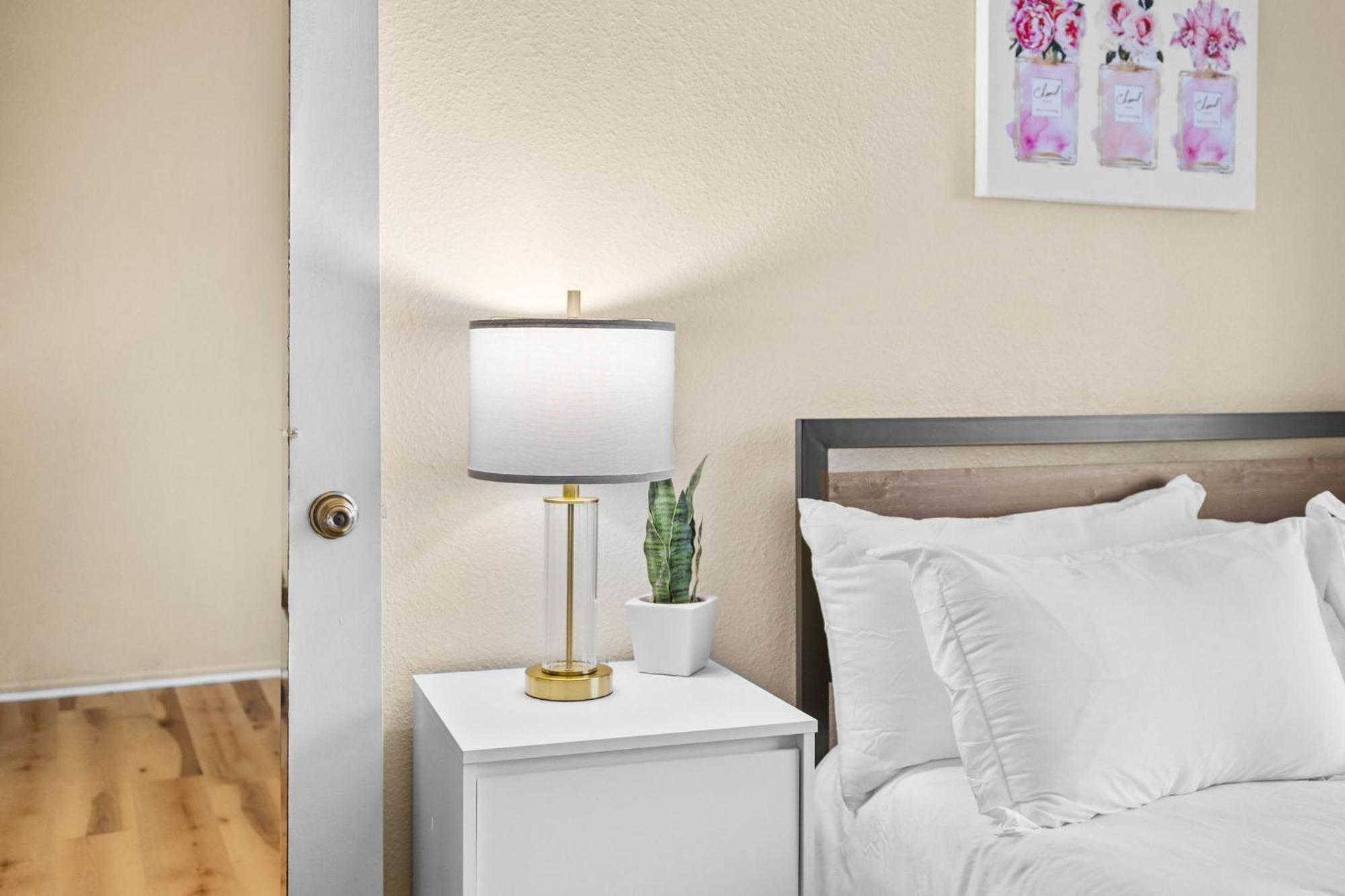 Villa Mira Mesa Family Retreat 4br With Balcony And Firepit San Diego